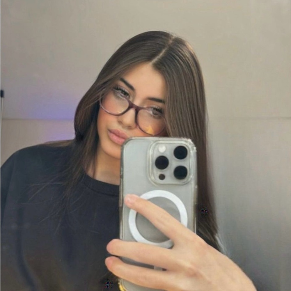 Meet your Posher, Alyssa